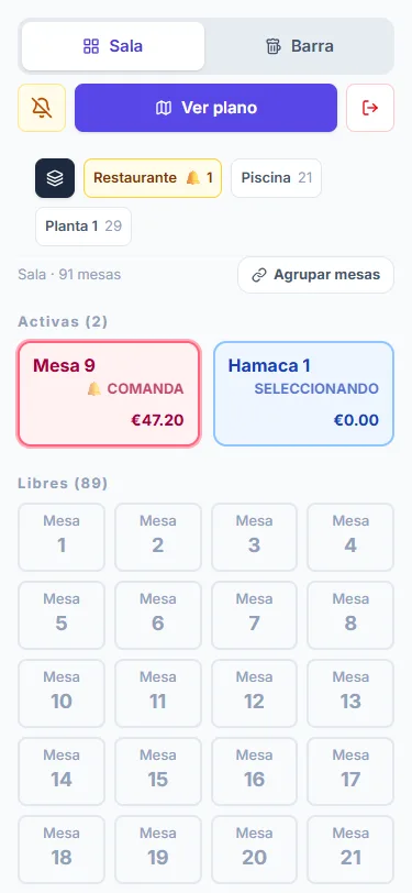 El camarero lo ve en su móvil sin que nadie le dicte